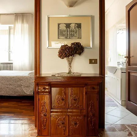 Apartment Quiet Near - Casa Plinio *